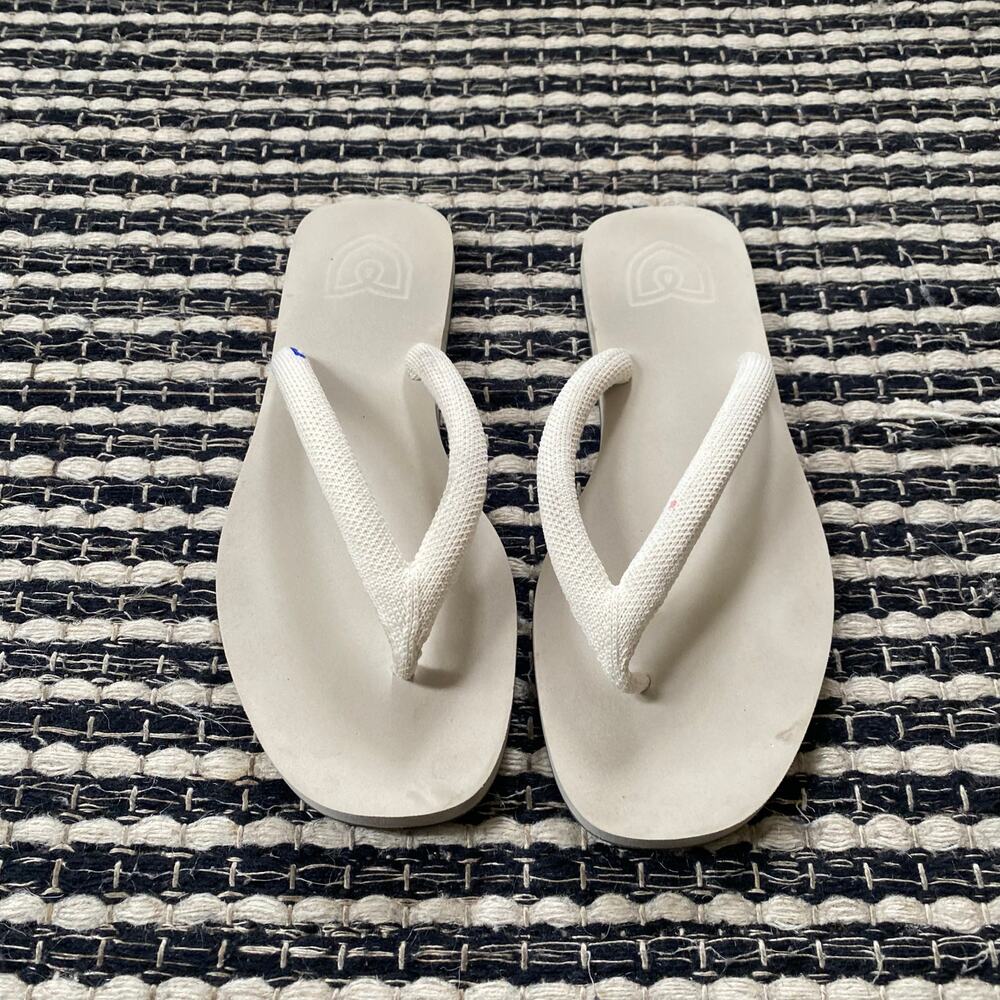🌿Rothy’s Womens Coconut Off White Flat Thong Sandals 6